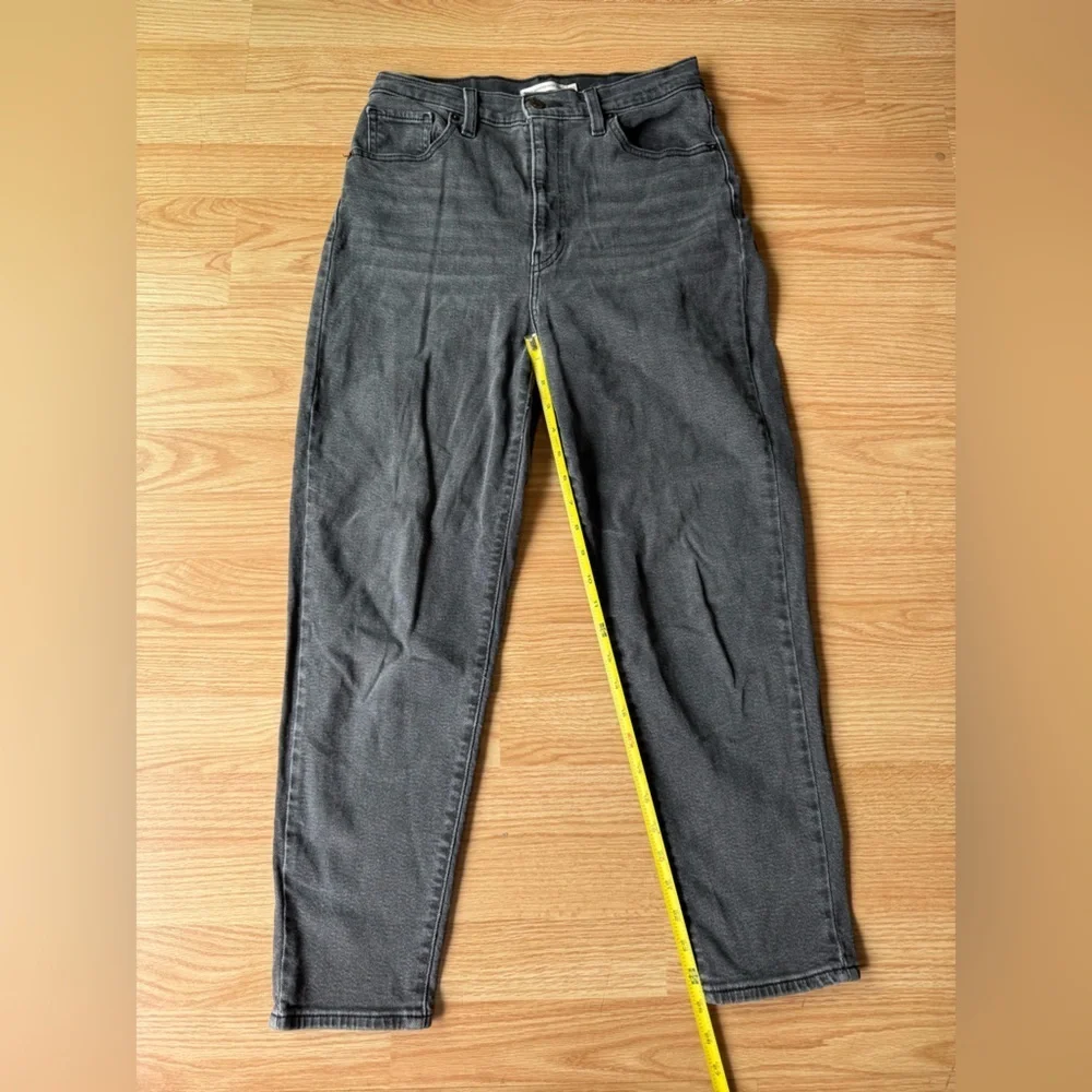 Levi’s Gray High Waisted Mom Jeans Size 29